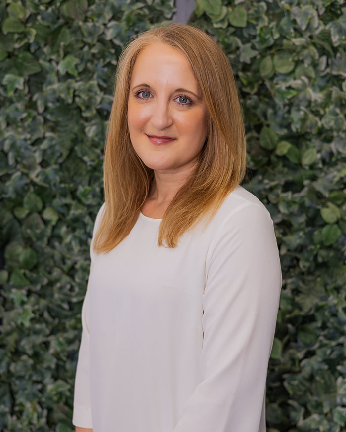 Laura Lake Profile photo